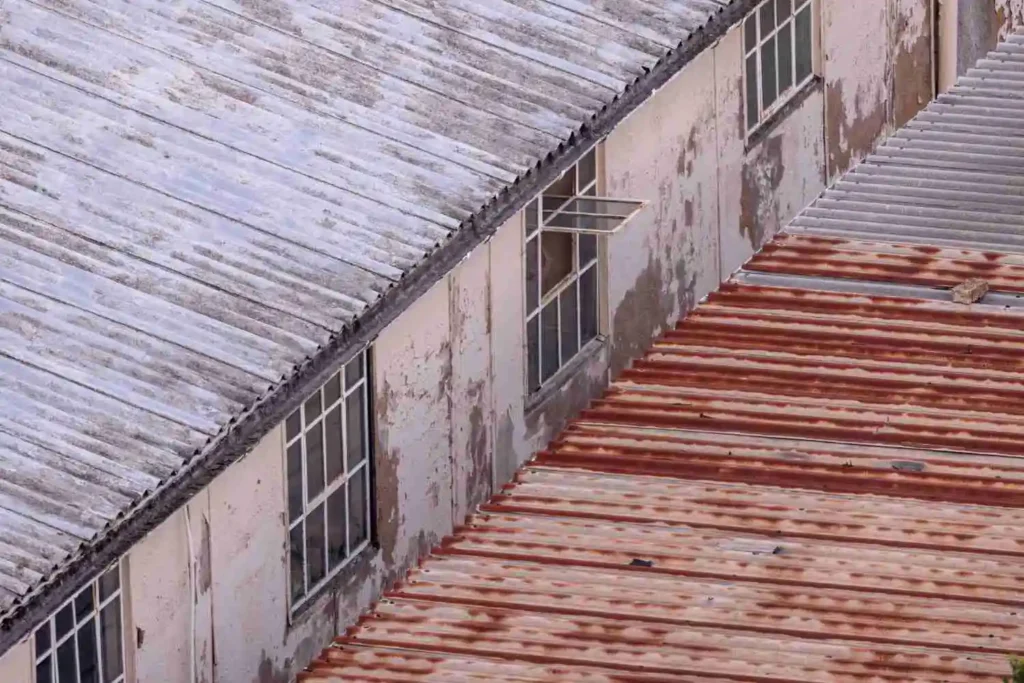 Heavy rain pooling on a flat roof during a Houston storm roof condition